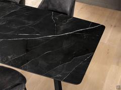 Detail der prestigeträchtigen polierten Oberfläche Laminam Calacatta Black