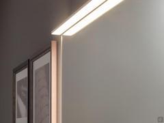 Detail des oberen LED-Scheinwerfers des Modells Fly