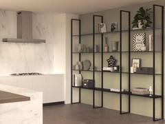 Modulares Bücherregal Milton aus Metall - Glasböden und schwarze Aluminiumstangen