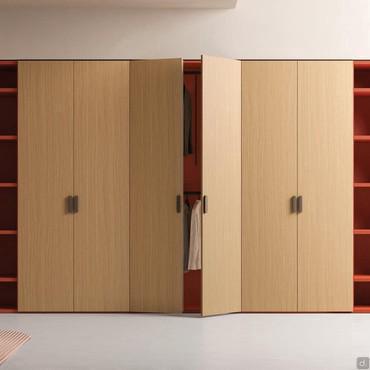 Moderner Kleiderschrank mit Focus Wide Drehtüren