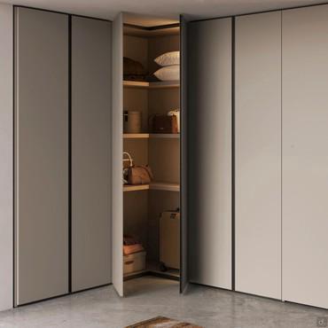 Design-Eckschrank mit reduzierter Tiefe Breit