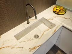 Integriertes Waschbecken in Dekton Awake top