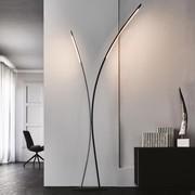 Stehlampe Twin von Cattelan mit LED-Licht 