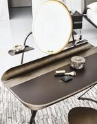 Schminktisch Cocoon Trousse von Cattelan mit Platte in Kernleder und Profil in Metall gestrichen brushed bronze