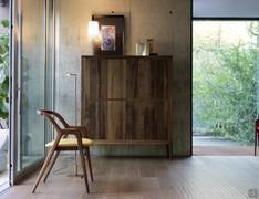 Haruko Massivholz Highboard mit hohen Füßen und 2 millerighe Türen