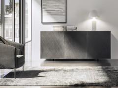 Vorderansicht der modernen Sideboard Maia mit Metallfüßen, Platte und Türen in gebürsteter Bronze