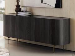 Modernes Sideboard mit Holzrahmen aus schwarzer Esche, schwarz lackierter Glasplatte und bronzefarbenen Metallfüßen