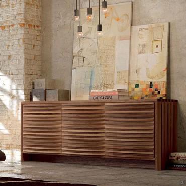 Seki Designer Sideboard aus Italien. Front mit Holzleisten