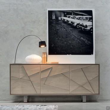 Chiba Designer Sideboard aus Massivholz mit Metallfüßen. Stahl lackierte Einsätze auf der Front