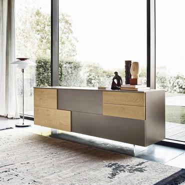 Georgia Designer Sideboard für das Wohnzimmer, mit Füßen aus trasparentem Methacrylat