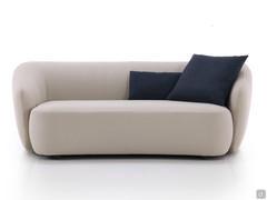 Lineares Sofa Laurent, eine kompaktere Alternative zu den großen modularen Modellen, mit denen es jedoch die gleichen Formen und Materialien teilt