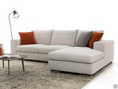 Hoher Komfort des modernen Sofas mit Chaiselongue Hyeres