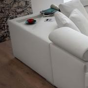 Bruce Sofa - Detailbild der quadratischen Ecke mit integriertem Soundsystem