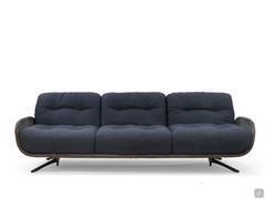 Sofa Belfast 250 cm mit Schalenstruktur aus Ghost-Leder und weichen Stoffkissen