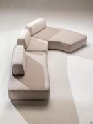 Prisma Rock Modulares Formsofa in der Version mit Chaiselongue und beweglichen linearen Rückenlehnen