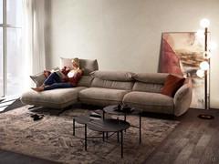 Modernes Sofa Exeter mit Chaiselongue und umgeklappten Rückenlehnen