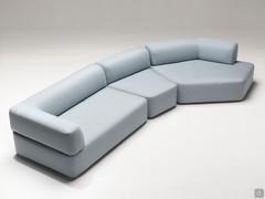 Swing ein äußerst vielseitig modulares Sofa mit abgerundeten Linien