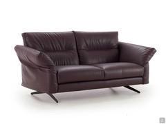 Geradliniges Sofa Carnaby, bezogen mit auberginefarbenem Kunstleder Dakota