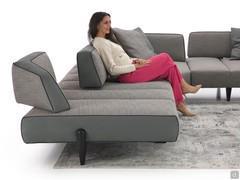 Ergonomie und Sitzproportionen des Sofas Leyton mit Rückenlehnen in Standardposition