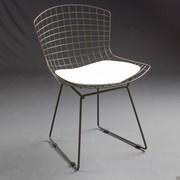 Sedia Wire Chair creata da Harry Bertoia in metallo laccato grigio RAL 7023