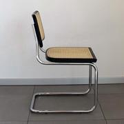 Cesca B32 Stuhl von Marcel Breuer - Sitz mit Profil aus schwarz lackierter Buche und Wiener Geflecht