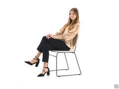 Sitzproportionen und Ergonomie des Stuhls Chloe