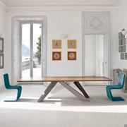 Tisch mit farbigen Tischbeinen Big Table von Bonaldo