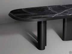 Pavillontisch in der Version mit bleilackierter Holzkante und glänzender Black Onyx Keramikplatte. Metallfuß immer passend zur Plattenkante