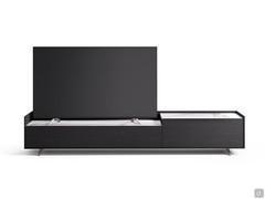 240 cm Columbus Step TV-Möbel, auch in den Breiten 182, 212 und 272 cm erhältlich. 65 Zoll TV auf 242 cm breitem Möbel