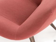 Detail of the upholstered seat thickness