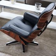 The Eames armchair, a replica inspired by Charles Eames’ design, is available in wood, leather or fabric