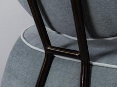 Detail of the tubular metal structure that joins the backrest and seat of the Alice armchair