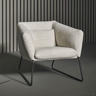 Nikos Scandinavian-style accent chair with metal structure by Bonaldo