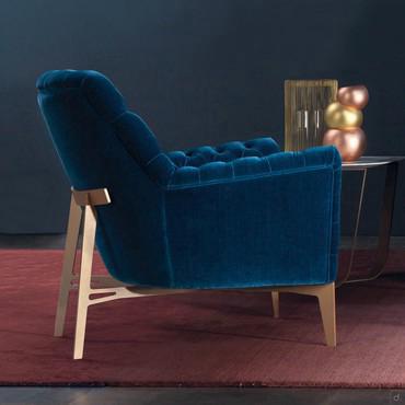 Lynn elegant velvet armchair