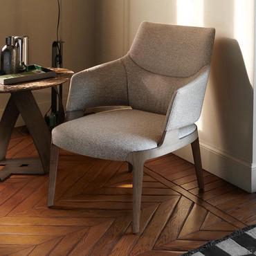 Velis solid wood armchair with legs