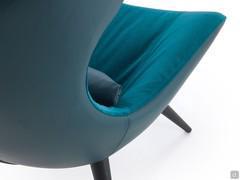 Detail of two-tone backrest and seat in Nuvola leather and Azimut velvet