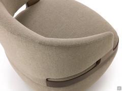 Detail of the curved backrest that forms a whole with the armrests, enveloping the one-piece seat