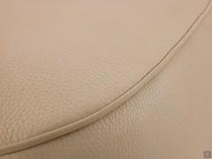 Detail of the seat in Seta leather, a semi-aniline with a natural grain