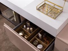 One of the two drawers with an organiser: two spacious compartments below the top for maximum organisation of your bathroom unit