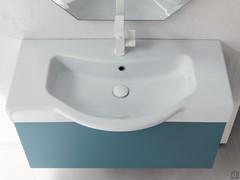 Ceramic console washbasin with reduced depth