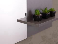 The mirror-side shelves of the N97 Atlantic bathroom cabinet are ideal for displaying small knick-knacks or the typical objects in the bathroom area