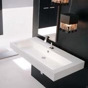 Large shelf in matt-white tekor with large central washbasin