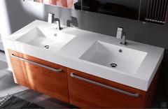 Large shelf in matt-white tekor with small double washbasin 