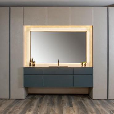 Brooklyn bespoke bathroom vanity with Corian countertop - Doors and base structure in Airforce Blue matt lacquer, matching the groove handles on the Pacific wardrobe