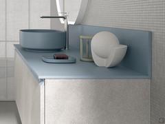 Detail of top, splashback and U-shaped metal profile, all in the same matt lacquer finish (02 Ceruleo)