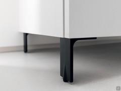 Detail of the h.10 cm matt black lacquered rectangular section foot, available as an alternative to wall-hung base units only on 62.5 cm height