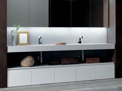 Glossy white mineralguss shelf with double basin and chrome-plated Millenium siphon