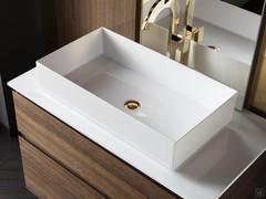 Illustrative image of the new Couture model bathtub in all-surface installation in glossy white mineralguss