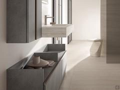 Bathroom composition with wall and base units with reduced depth. Models with raised back and sides create an open compartment