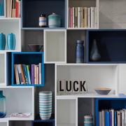 A composition of open wall units, structured to enhance the alternation of spaces and the play of colours